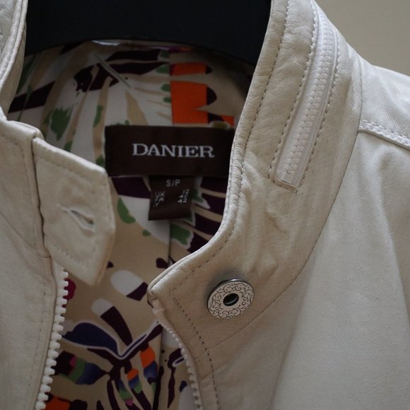 COPY - Beautiful White Danier LadiesLeather Jacket in EUC - Picture 4 of 4